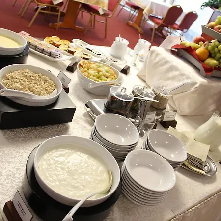 Aurora Erlangen Szálloda Heßdorf