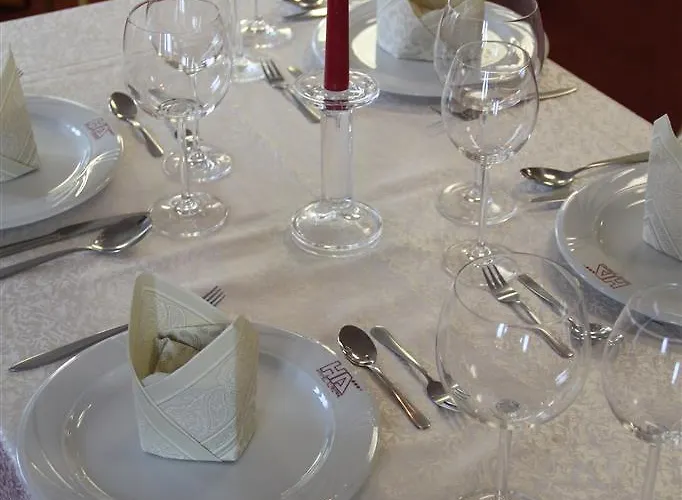 Aurora Erlangen מלון 3*