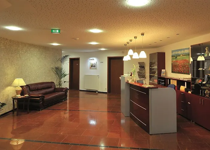 Aurora Erlangen מלון 3*